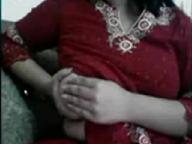 640px x 480px - Amateur Indian with big tits and big nipples playing