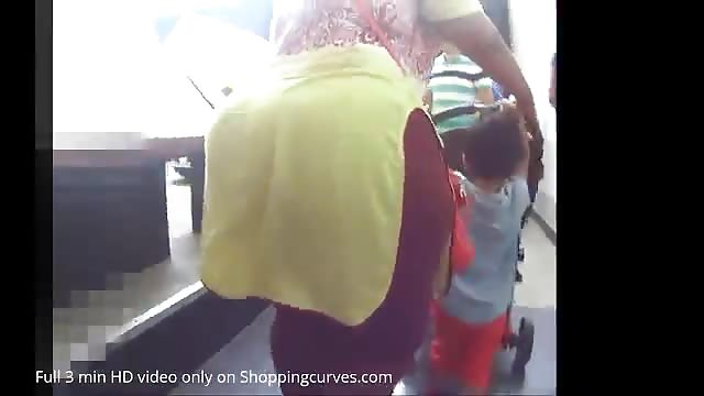Indian Moms Mms - Indian mom's huge ass shakes with every step - Pornjam.com
