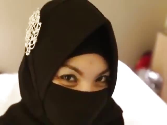Arab babe knows what she wants